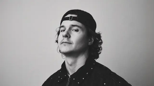 LUKAS GRAHAM | Vinyl Room Upgrade - 21.1.2027